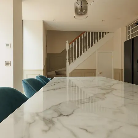 Guest Ready - Renovated In Urban Konukevi Dublin